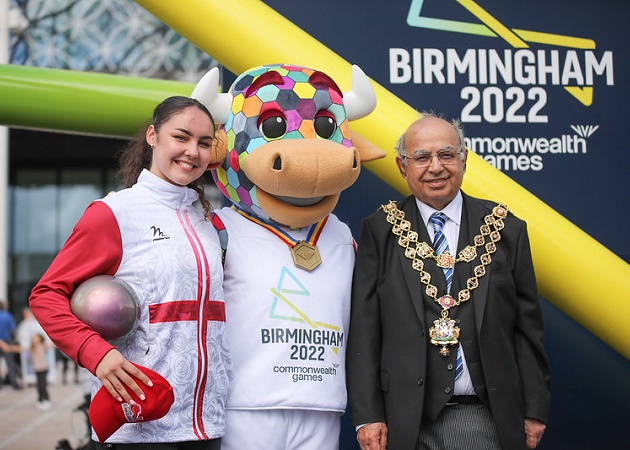 Lord Mayor of Birmingham, Cllr Muhammad Afzal, with a Team England athlete and Perry, the Games mascot